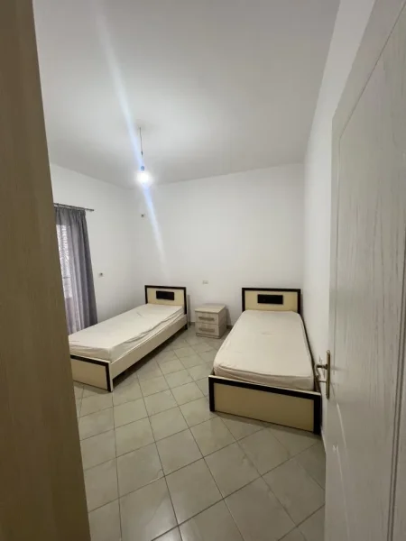 Tirane, jepet me qera apartament 2+1+3 Ballkone Kati 2, 85 m² 550 € (Hasan vogli)