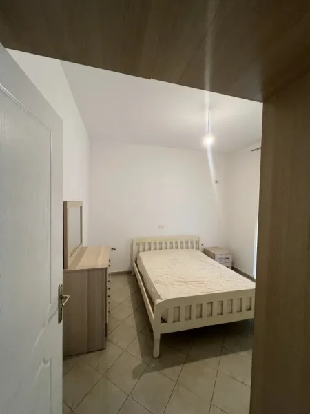 Tirane, jepet me qera apartament 2+1+3 Ballkone Kati 2, 85 m² 550 € (Hasan vogli)