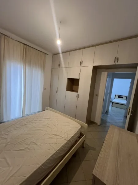 Tirane, jepet me qera apartament 2+1+3 Ballkone Kati 2, 85 m² 550 € (Hasan vogli)