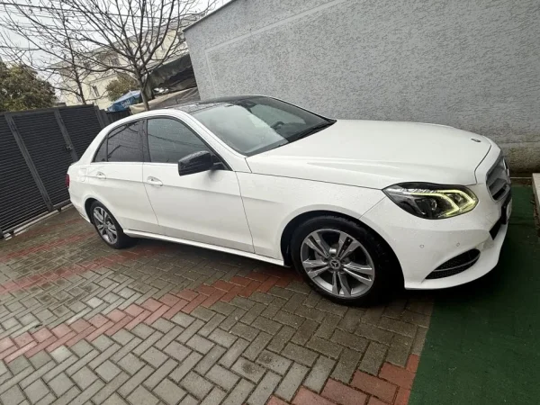 Tirane, shitet makine Mercedes Benz Nafte, e bardhë automatik Klima 226.000 km 12.500 €