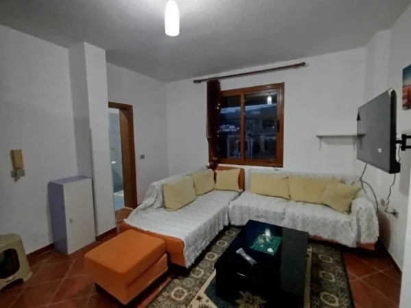 Vlore, jepet me qera apartament 2+1 Kati 6, 300 € (Pranë fakultetit të shkencave)