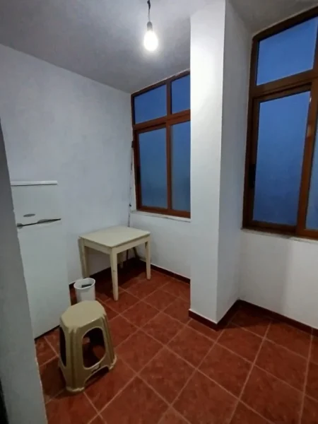 Vlore, jepet me qera apartament 2+1 Kati 6, 300 € (Pranë fakultetit të shkencave)