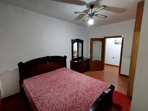 Vlore, jepet me qera apartament 2+1 Kati 6, 300 € (Pranë fakultetit të shkencave)