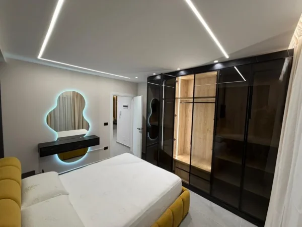 Vlore, jepet me qera apartament 1+1+Ballkon Kati 4, (Tek Rrapi ne Lungomare)