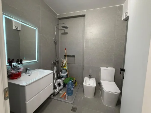 Vlore, jepet me qera apartament 1+1+Ballkon Kati 4, (Tek Rrapi ne Lungomare)