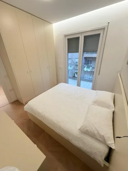 Tirane, jepet me qera apartament 2+1+Ballkon , 90 € (Liqeni i Thate)