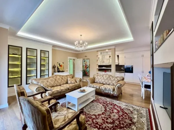 Tirane, jepet me qera apartament 2+1+Ballkon Kati 3, 100 m² 900 € 