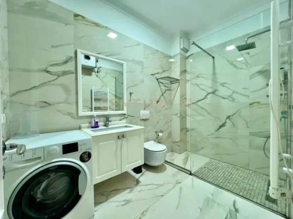 Tirane, jepet me qera apartament 2+1+Ballkon Kati 3, 100 m² 900 € 