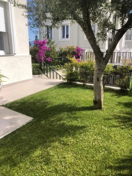 Tirane, jepet me qera Vile 4+1+Ballkon Kati 0, 250 m² 2.500 € (Teg)