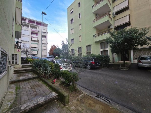 Tirane, shitet ambjent biznesi Kati 0, 90 m² (Kopshti botanik)