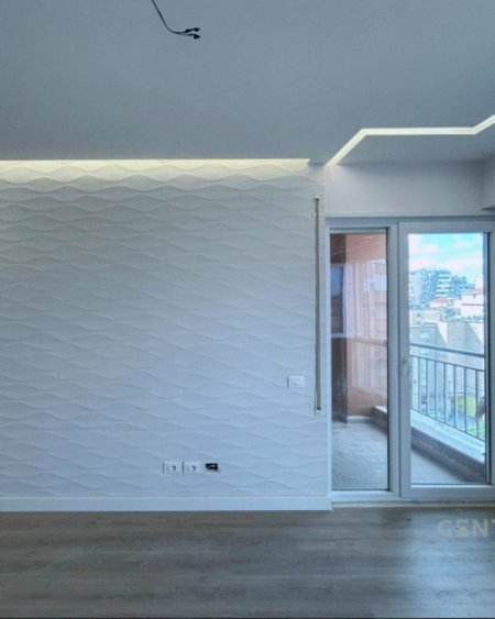 Tirane, shes apartament 2+1+Ballkon , 240.000 m² 240.000 € (Pazar i Ri)