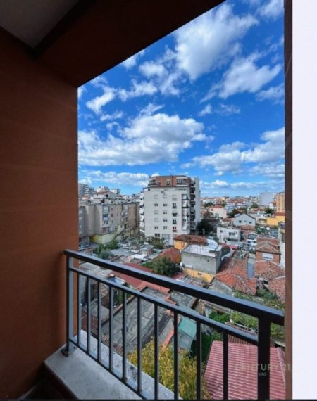 Tirane, shes apartament 2+1+Ballkon , 240.000 m² 240.000 € (Pazar i Ri)