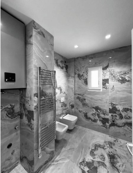 Tirane, shes apartament 2+1+Ballkon , 240.000 m² 240.000 € (Pazar i Ri)