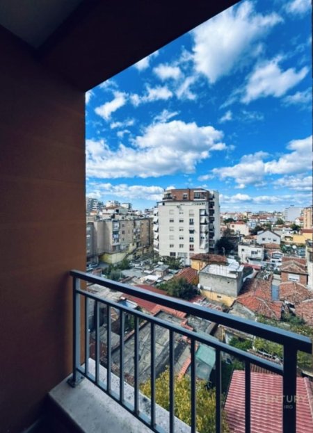 Tirane, shes apartament 2+1+Ballkon , 240.000 m² 240.000 € (Pazar i Ri)