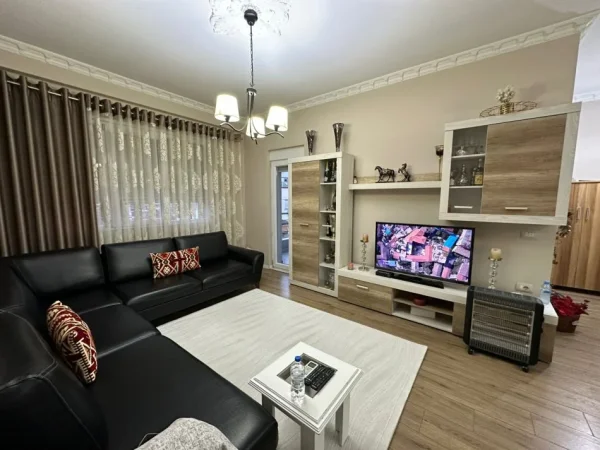 Tirane, shitet apartament pranë Pazarit të Ri, 2+1 Kati 6, 110 m² , 320.000 Euro
