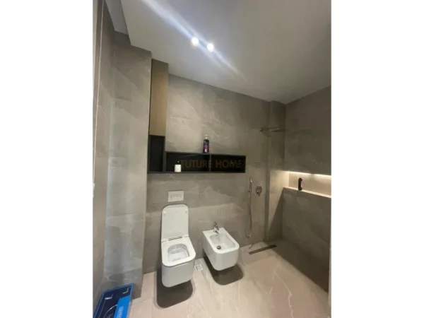 Tirane, jepet me qera Vile-2 Katshe +2 Poste Parkimi+ Verande , 225 m² 4.000 € (Farke)