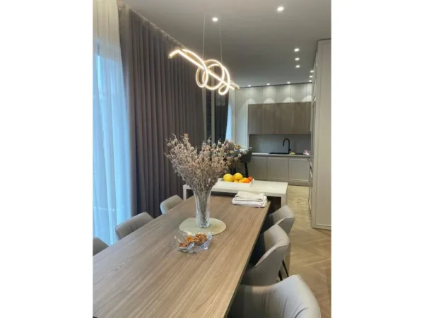 Tirane, jepet me qera Vile-2 Katshe +2 Poste Parkimi+ Verande , 225 m² 4.000 € (Farke)