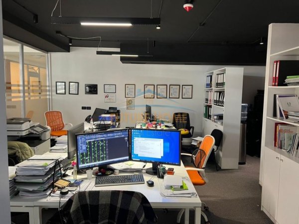 Tirane, jepet me qera zyre Kati 2, 72 m² 1.100 € 