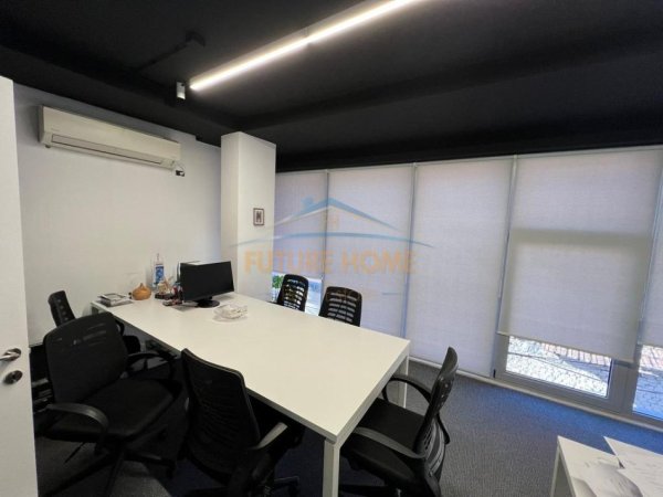 Tirane, jepet me qera zyre Kati 2, 72 m² 1.100 € 