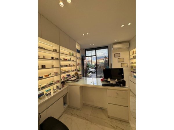 Tirane, jepet me qera ambjent biznesi Kati 0, 51 m² 500 €