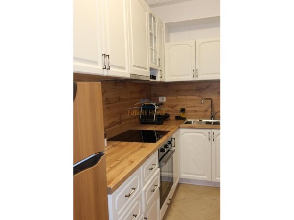 Tirane, jepet me qera apartament Kati 4, 80 m² 800 €