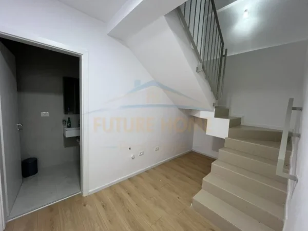 Tirane, jepet me qera Vile Kati 0, 258 m² 1.500 € 