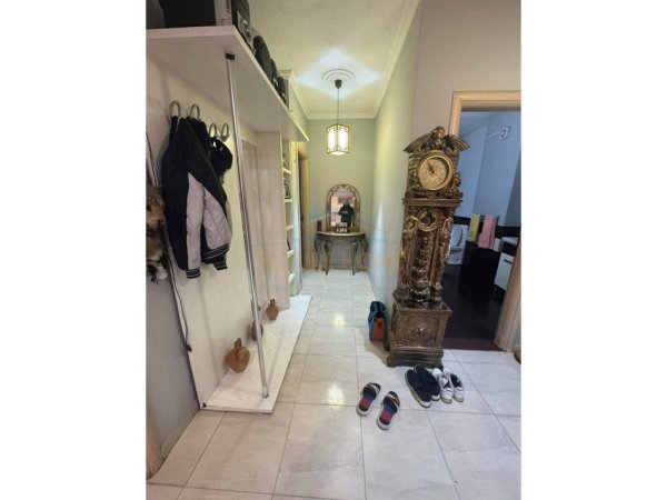 Tirane, shitet apartament Kati 8, 102 m² 200.000 €