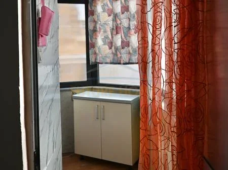 Tirane, jepet me qera apartament 2+1+Ballkon Kati 3, 680 €