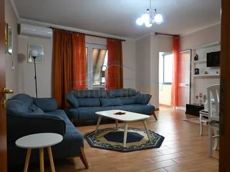 Tirane, jepet me qera apartament 2+1+Ballkon Kati 3, 680 €