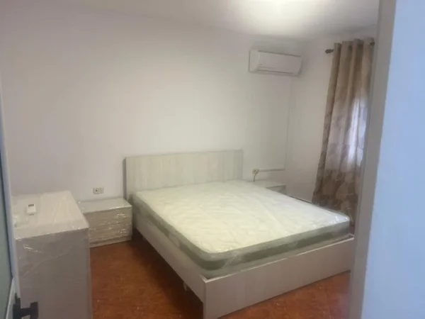 Tirane, jepet me qera apartament 1+1+Ballkon Kati 5, 65 m² 500 € (Zogu I zi)
