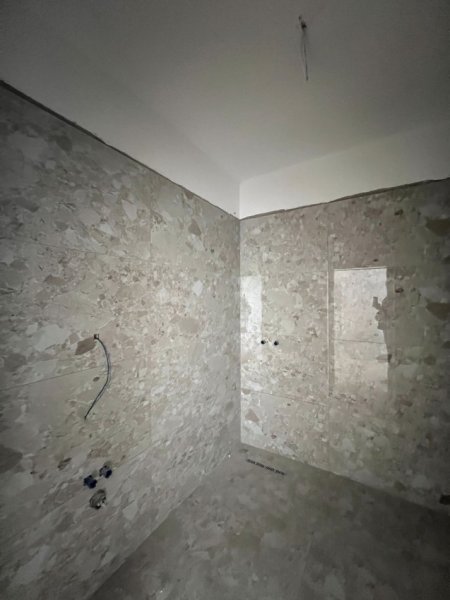 Tirane, shitet apartament 2+1+Ballkon Kati 8, 108 m² 160.000 € (Rruga 5 Maj)