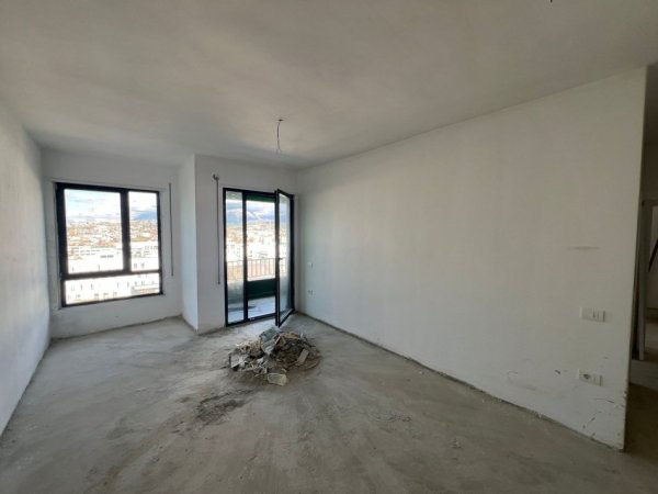 Tirane, shitet apartament 2+1+Ballkon Kati 8, 108 m² 160.000 € (Rruga 5 Maj)