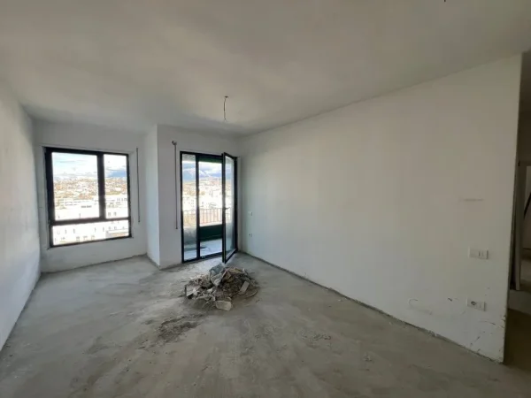 Tirane, shitet apartament 2+1+Ballkon Kati 8, 108 m² 160.000 € (Rruga 5 Maj)