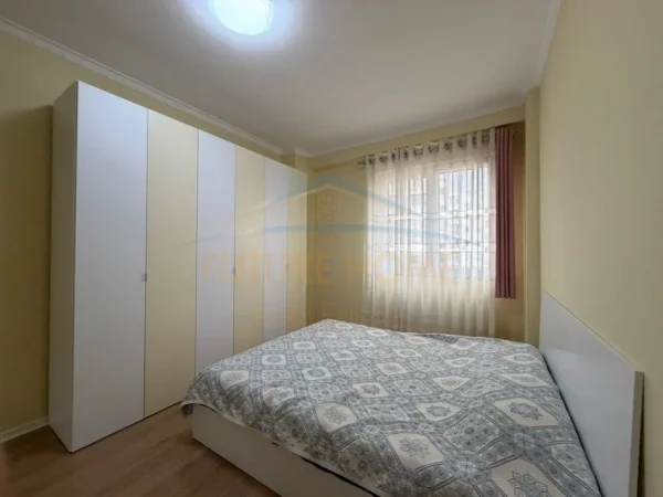 Tirane, jepet me qera apartament 2+1+Ballkon Kati 4, 95 m² 570 € (Grand Gallery)