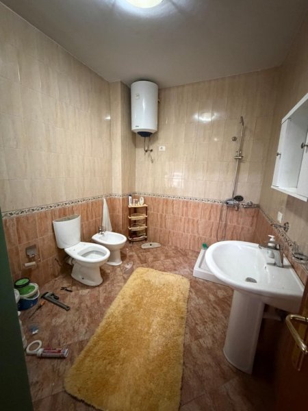 Tirane, jepet me qera apartament 2+1+Ballkon Kati 6, 140 m² 55,000Leke (Don Bosko)