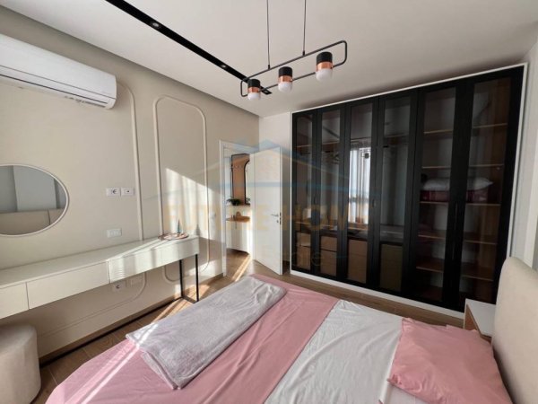 Tirane, jepet me qera apartament 1+1+Ballkon Kati 6, 71 m² 850 € (Rruga e Barrikadave)