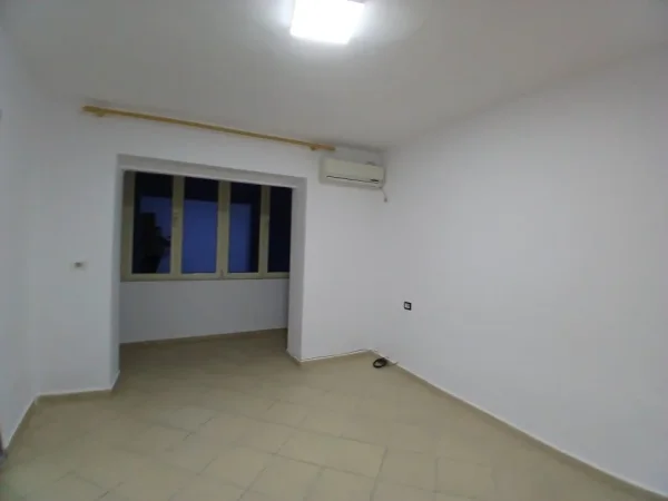 Tirane, jepet me qera apartament 1+1+Ballkon Kati 2, 72 m² 550 € (Rruga fortuzi)