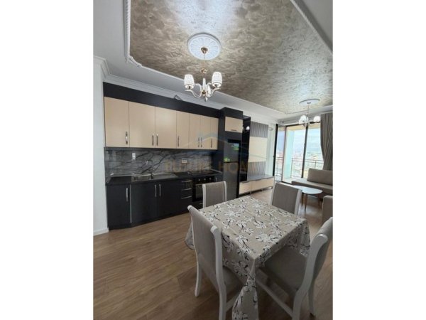 Tirane, jepet me qera apartament 2+1+Ballkon Kati 9, 104 m² 1.000 € (Mine Peza)