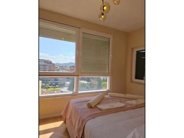 Tirane, jepet me qera apartament 2+1 , 145 m² 1.200 € (Blloku)