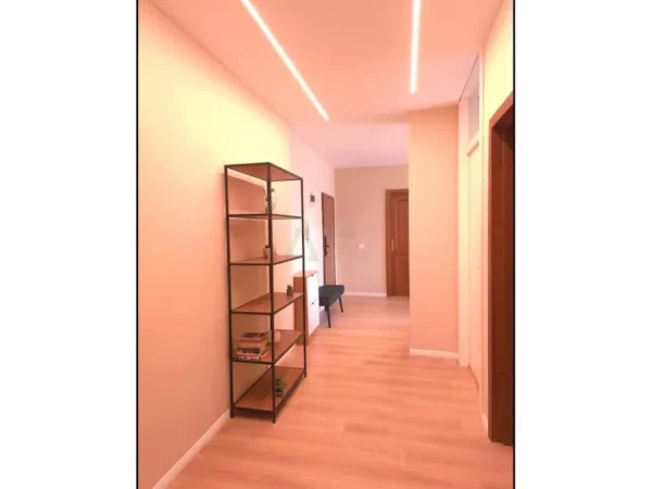 Tirane, jepet me qera apartament 2+1 , 145 m² 1.200 € (Blloku)