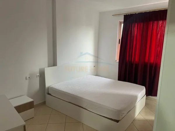 Tirane, jepet me qera apartament 2+1+Ballkon Kati 8, 90 m² 470 € (Astir)