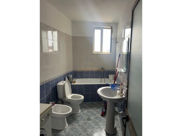 Tirane, jepet me qera apartament 2+1+Ballkon Kati 8, 90 m² 470 € (Astir)