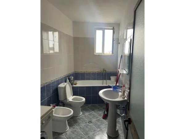 Tirane, jepet me qera apartament 2+1+Ballkon Kati 8, 90 m² 470 € (Astir)