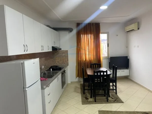 Tirane, jepet me qera apartament 2+1+Ballkon Kati 8, 90 m² 470 € (Astir)
