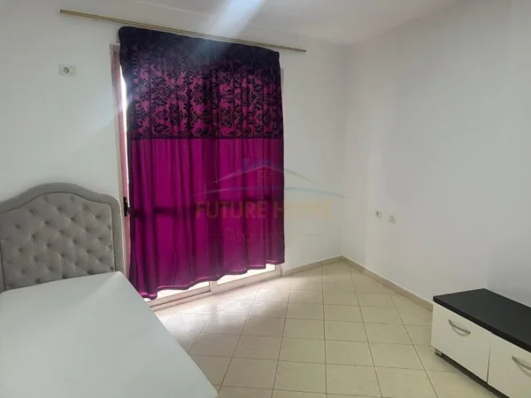 Tirane, jepet me qera apartament 2+1+Ballkon Kati 8, 90 m² 470 € (Astir)