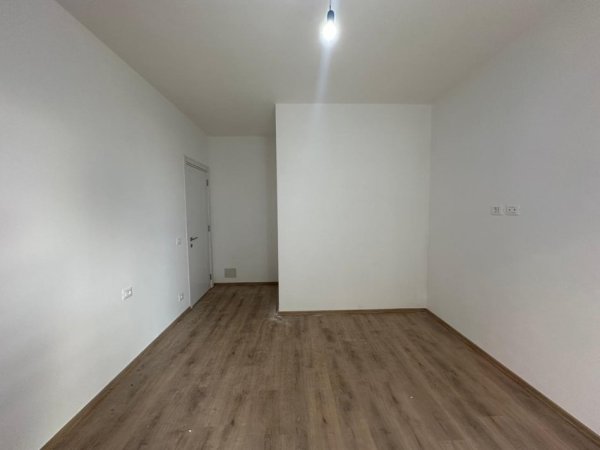 Tirane, shitet apartament 2+1+Ballkon Kati 2, 83 m² 104.500 € (Univers City)