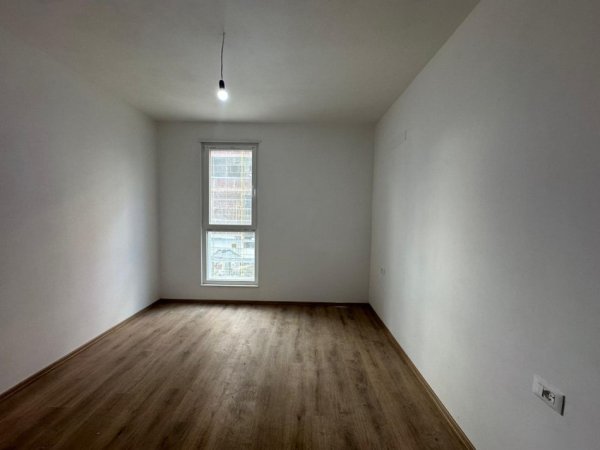 Tirane, shitet apartament 2+1+Ballkon Kati 2, 83 m² 104.500 € (Univers City)