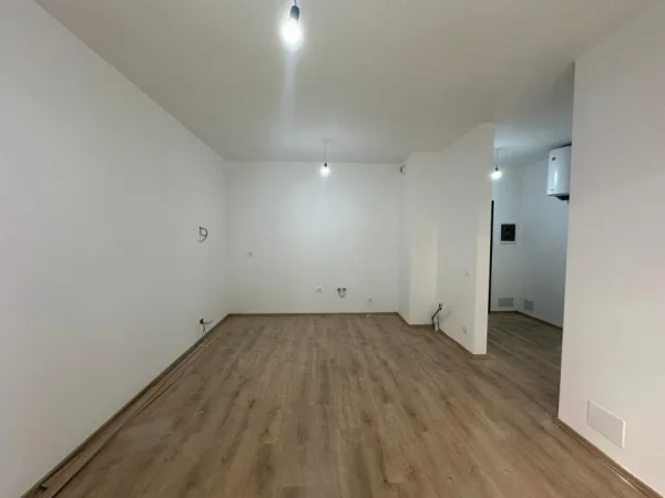 Tirane, shitet apartament 2+1+Ballkon Kati 2, 83 m² 104.500 € (Univers City)