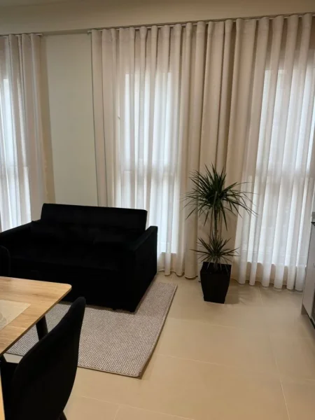 Tirane, jepet me qera apartament 1+1 Kati 3, 42 m² 450 € (Laprake)