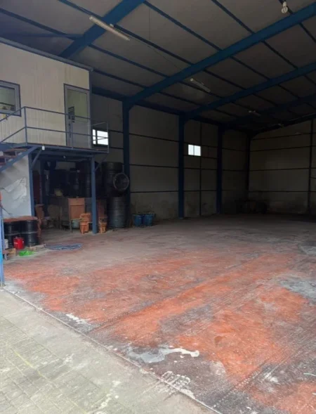 Tirane, jepet me qera magazine , 500 m² 1.500 € 